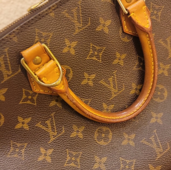 Louis Vuitton Monogram Alma - Picture 3 of 15